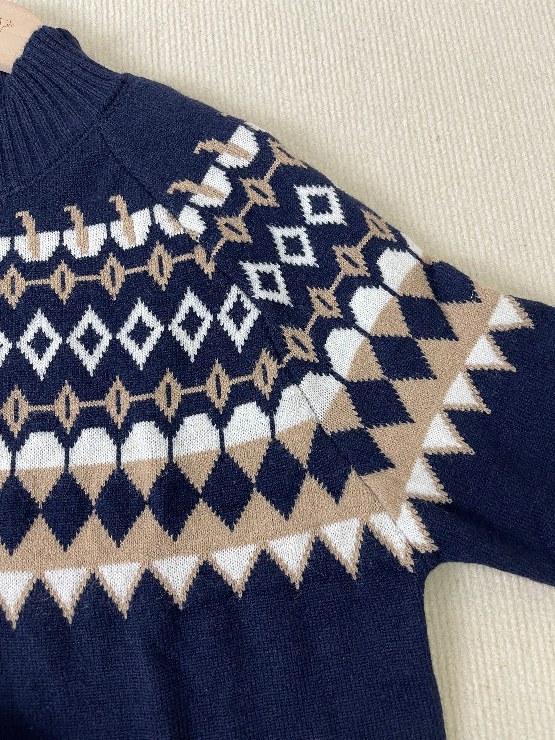 Heidi-Mode | Geometrischer Pullover
